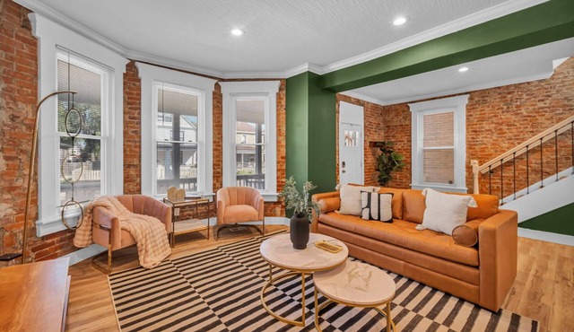 5 min to Downtown, King Suite, Pet Friendly