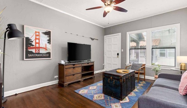5 min to DT Historic Private Apartment