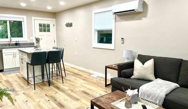 5 min to DWTN, BART & Park| Private Deck w/View