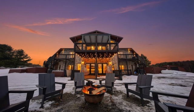 5 Min to Elk Ski Mountain 7BR Lodge Cabin Indoor Pickleball Hot Tub Pond