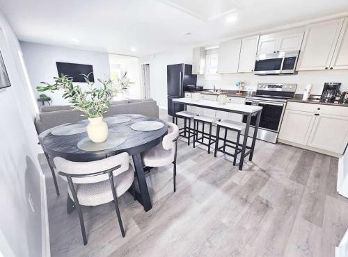 5 Min to Elon - In Unit Washer and Dryer - Fast Wi-Fi