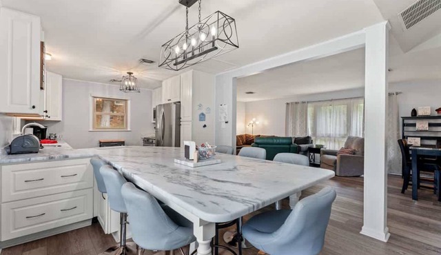 5 Min to High Point Market | Sleeps 8 | Near HPU