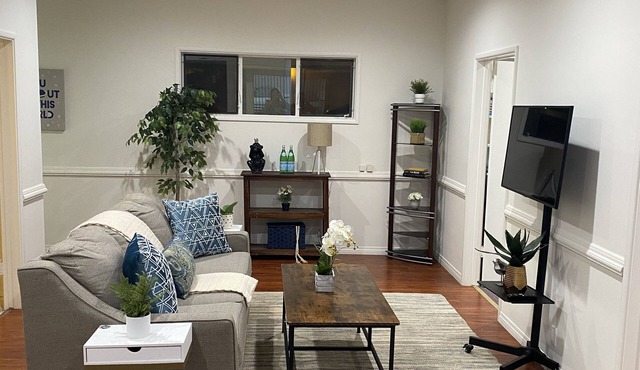 5 min to hiking, biking, pet friendly quite house for family
