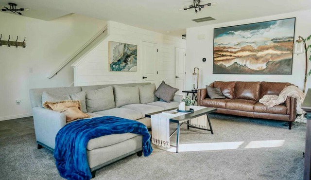 5 Min to Lagoon & Family Fun! Walkable Neighborhood w/Trails, Fenced Yard, BBQ,