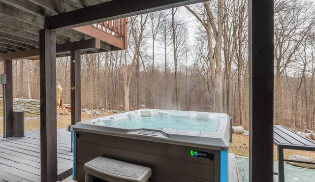 5 min to Lake/Chic&Cozy/Hot Tub, 5 min to Lake/Chic&Cozy/Hot Tub