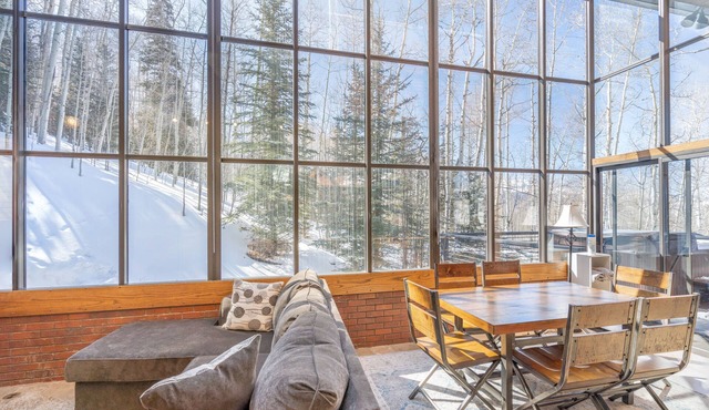 5 min to lifts - Hot Tub - Free Car -Mountain Views - Privacy