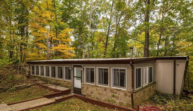 5 Min to Nashville | Hot Tub & Peaceful Wooded Setting 2 BR, 1 BA