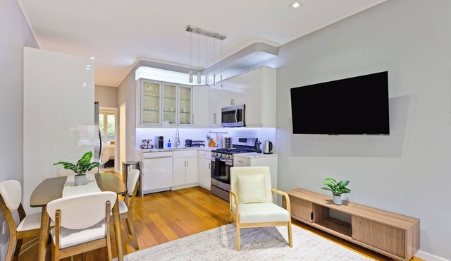 5 min to NYC/Brand New Apartment