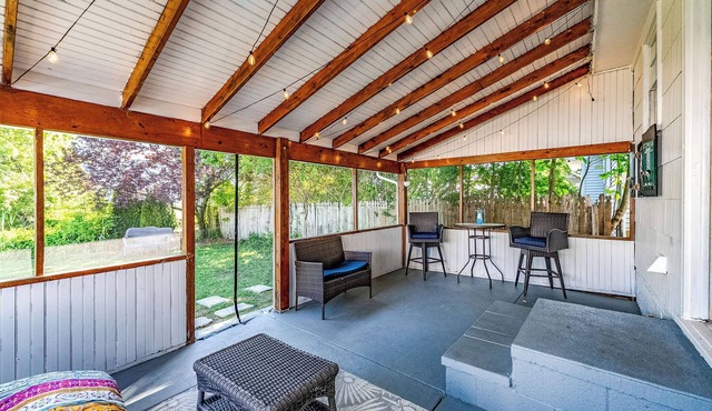 5 Min to OCNJ Beaches Screened Porch Bay Views Prime Location