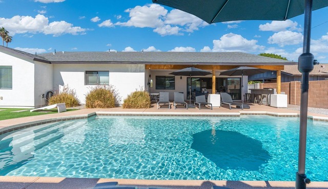5 min to Old Town + Pool + Putting Green + BBQ