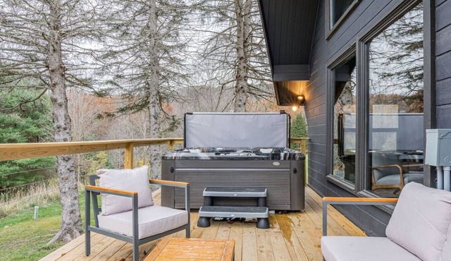 5 Min to Skiing | Hot Tub | Fire Pit | Pool Table