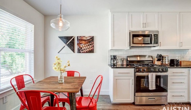 5 Min to SoCo | Comfortable & Convenient Retreat