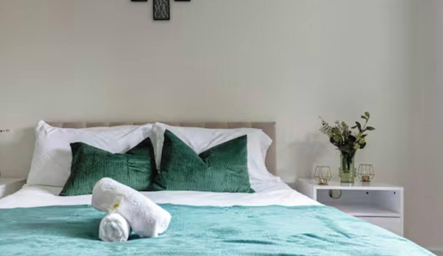 5 min to station l M23 & A23 l Whitgift Shopping