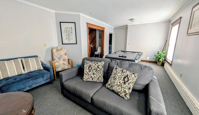 5 min to the Corning Museum of Glass! Family-sized Duplex w/pool table & patio