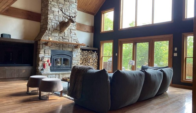5 min to Tremblant Park and ski Resort. Ideal Retreat for Summer or Winter fun