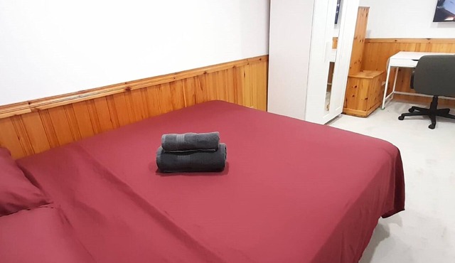 5 Min Walk to Algonquin College - Private Rooms - Female Students Only