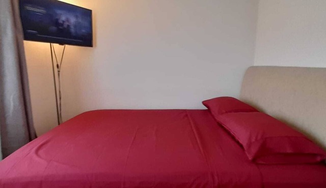 5 Min Walk to Algonquin College - Private Rooms For Female Students in Ottawa