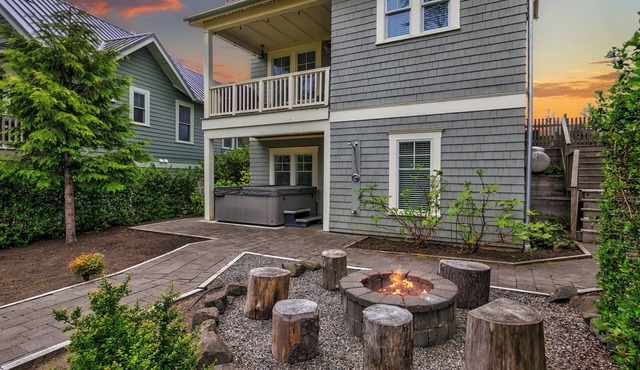 5 Min Walk to Beach, Dining, & Shops, PVT Hot Tub + Fenced Yard, Dog Friendly