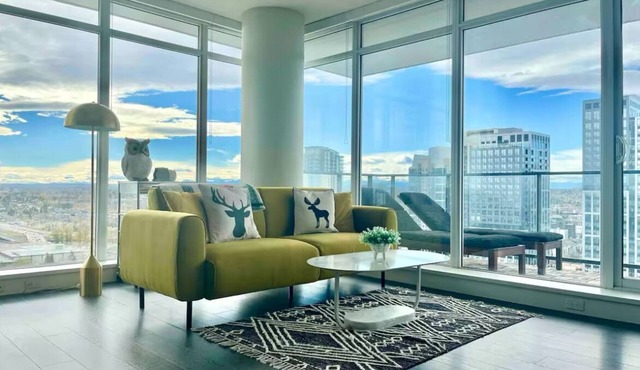 5 Min Walk to Saddledome - Amazing Views, Luxury 2 Bedroom