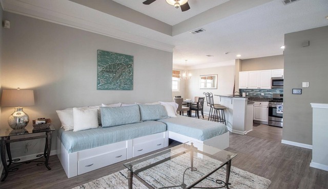 5 min walk to the beach! In this 945 sq feet 1bed, 1bed Condo!nn