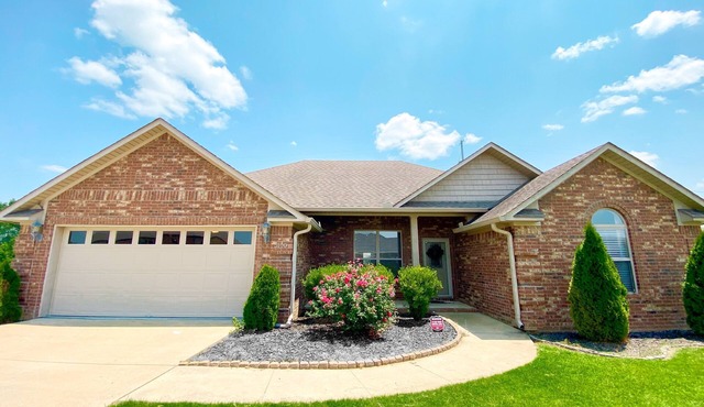 5 mins From Base, Crashpad - Military Member Owned