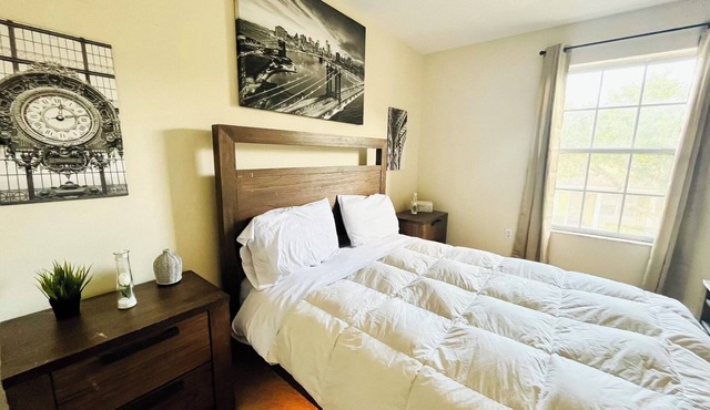 5 mins from Kissimmee and 20 mins from the parks!