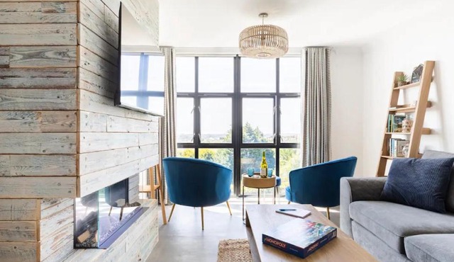 5 mins from the Eden Project Baybreeze Holiday Apartment, Sea Views, Super Kingsize Beds