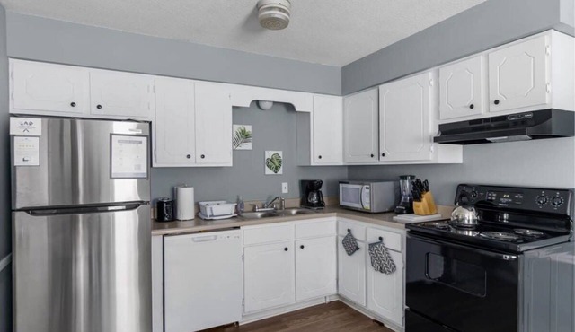 5 Mins from Uptown & Near Airport- Norwood Nest