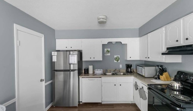 5 Mins from Uptown & Near Airport- Norwood Nest