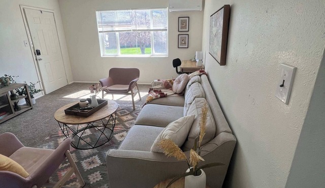 5 Mins off i15, City Park, Pickleball Courts!