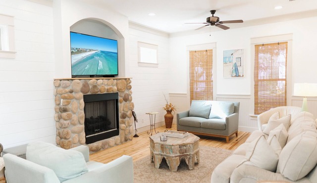 5 Mins to Beach, Shared Pool, Covered Deck, Bikes | Heron Cottage by AvantStay