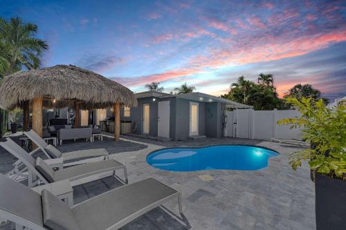 5 mins to Beach Pool & Tiki Hut BBQ