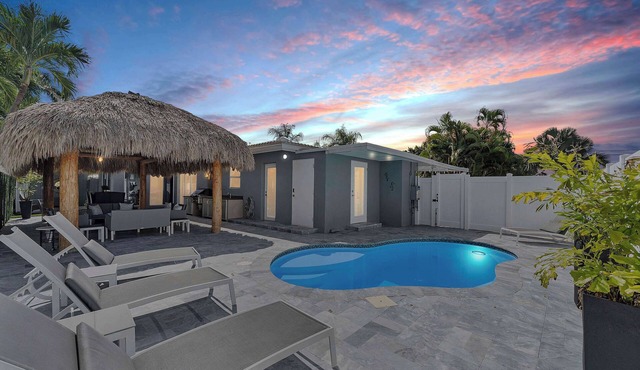 5 mins to Beach! Pool & Tiki Hut | BBQ