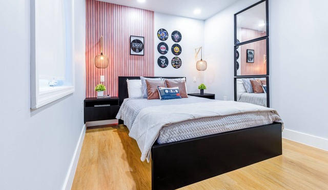 5 mins to Coral Gables/Parking/Fast Wi-Fi/Laundry