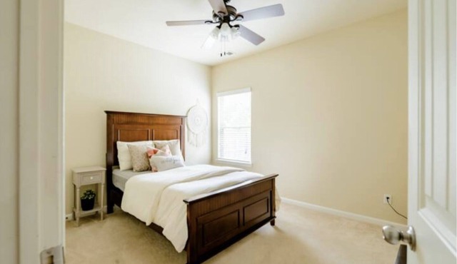 5 mins to Downtown Columbus & 20 to Fort Moore - Private Bathroom and Bedroom