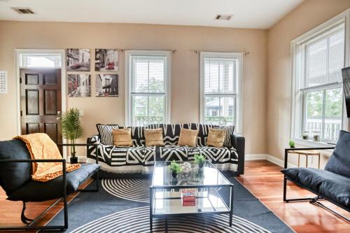 5 mins to DT & Forsyth - Balcony - Parking - Mini Gym