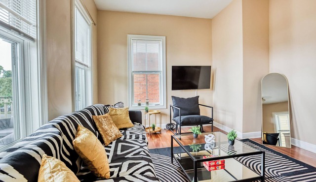 5 mins to DT & Forsyth - Mini Gym - Parking - Balcony