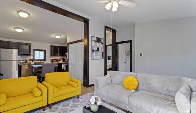 5 mins to Grand Park, 15 mins to Ruoff, pet-friendly, peaceful environment!