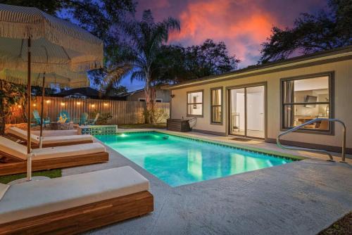 5 mins to Honeymoon Island~Sand Volleyball~Firepit