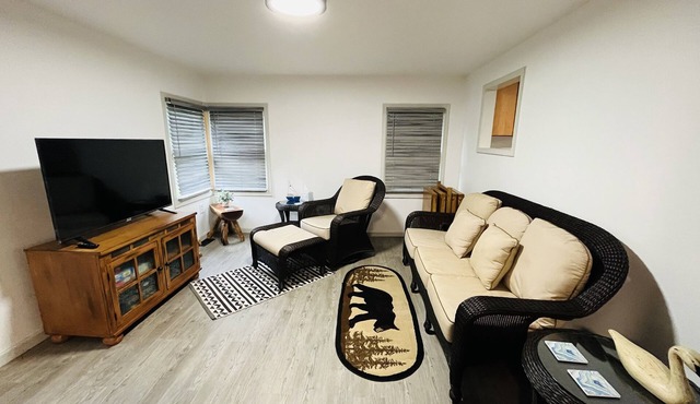 5 mins to Lake Raystown/7 Points Marina; boat parking; access Allegrippis Trails