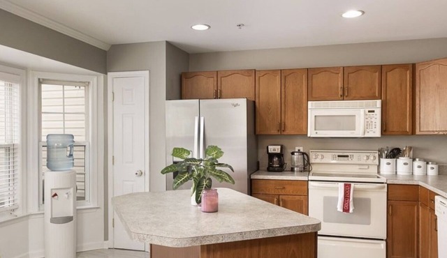 5 mins to the Outlets Beautiful Mango Mania Palace