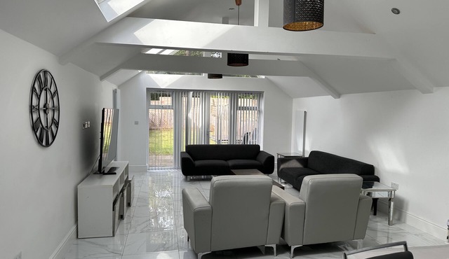 5 Mins to the Oxford Brookes University & much More