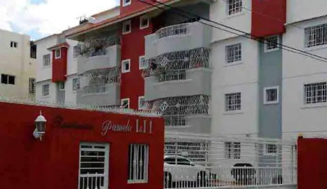 5 minutes to everything in town. Cozy & huge!