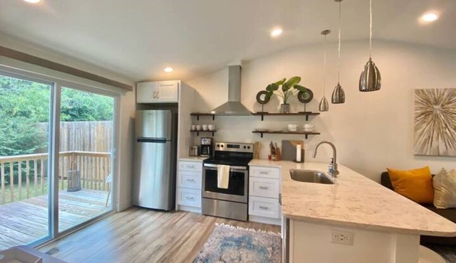 5 Minute Drive to Downtown Greenville!