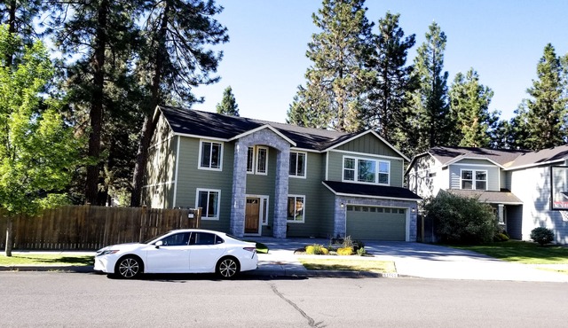 5 Minute Drive to Downtown Bend, Dog Friendly