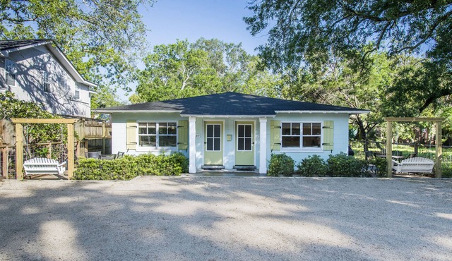 5 Minute Stroll To Beach! Newly Renovated And Listed. Professionally Decorated