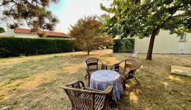 5-minute walk from the beach, quiet villa with garden. Home sweet home!