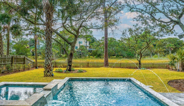 5 Minute Walk to Beach; Private Pool NOW OPEN; Small Dogs May Be Welcome!