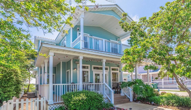 5 minute walk to beach, POOL, GOLF CART