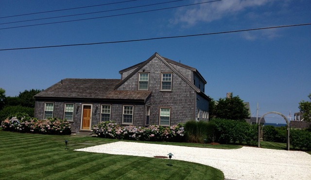 5 Minute Walk to Beach, .plus central A/C.